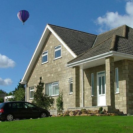 Mead Lodge B&B Corsham Exterior photo